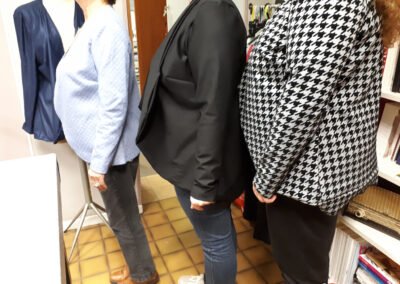 cours trois clientes heureuses
