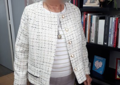 jolie veste portée suite à la réalisation en cours