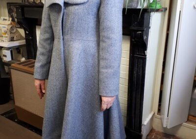 veste longue portée par élève